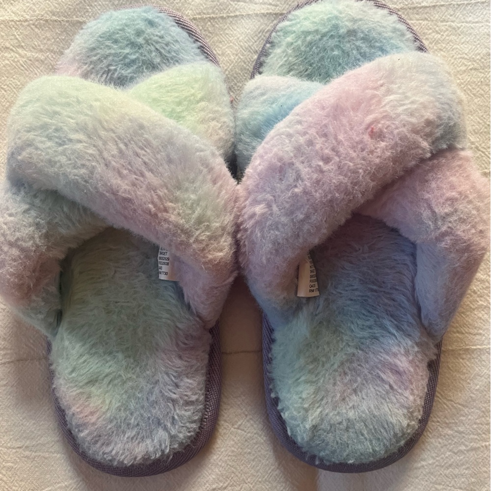 Fuzzy slippers girls size 13/1